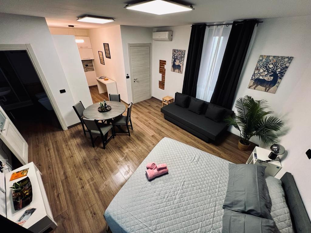 Regis B&B Appartamenti Centro Storico Chivasso Eksteriør billede