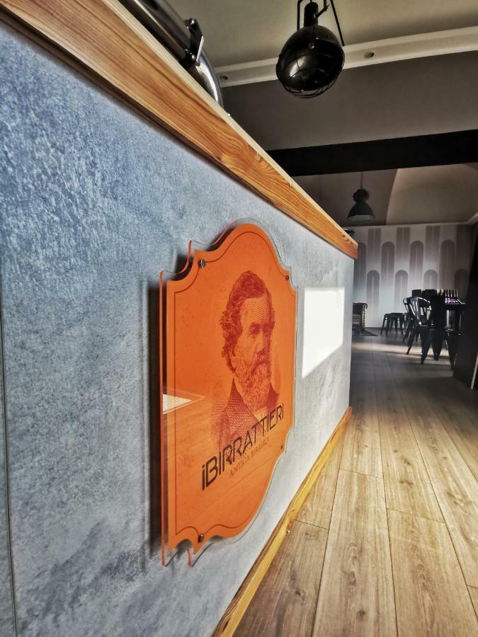Regis B&B Appartamenti Centro Storico Chivasso Eksteriør billede
